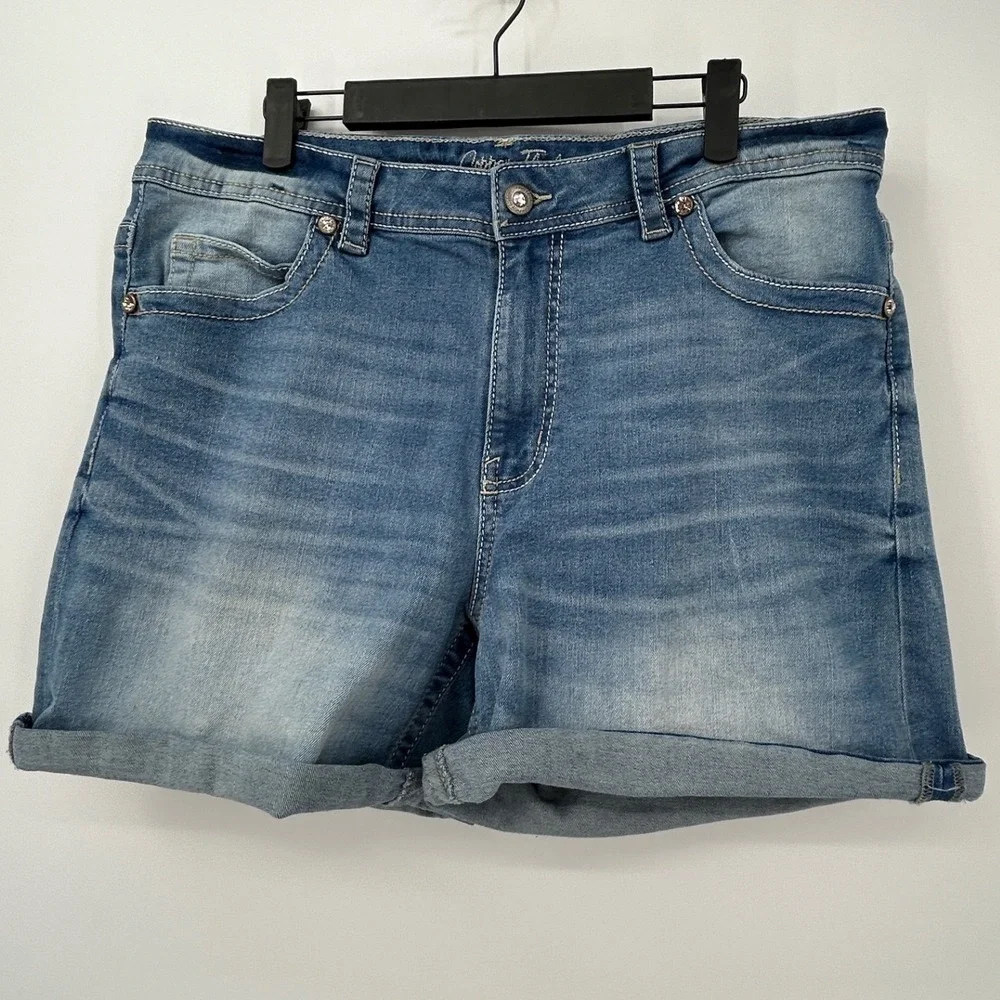 Copper Flash Curvy Denim Shorts Blue Medium Wash Embroidered Rhinestone Size 16 - Picture 1 of 6